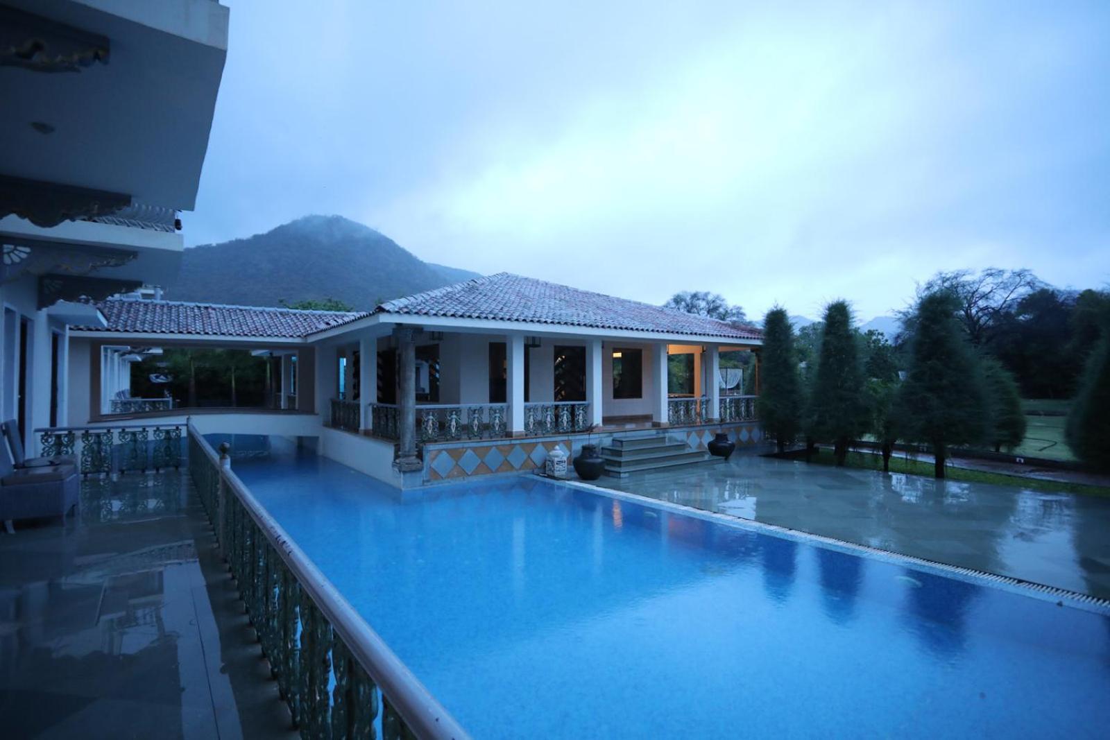 The Royal Retreat Resort & Spa Udaipur Exterior foto
